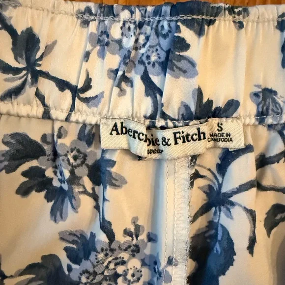 Abercrombie & Fitch Soft Satiny Blue and White Floral Pajama Shirt and Shorts - Picture 3 of 7